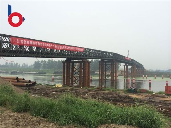 江苏省盐城市中铁十二局连盐铁路200型140米贝雷钢桥净宽4.2米