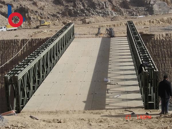青海省班多(duō)镇黄河上游开发公司200型贝雷钢桥